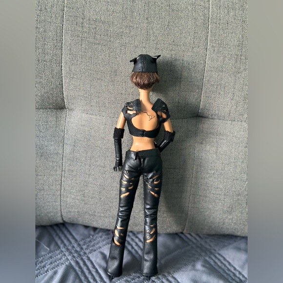 Cat woman Barbie - Picture 3 of 3